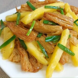 Măng trúc xào đậu hũ ky