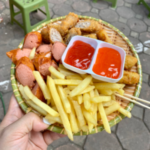 Combo đồ chiên: chả giò + cá viên + xúc xích + khoai