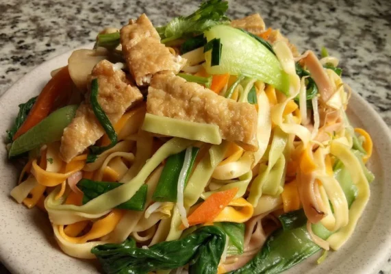 Mì xào chay thập cẩm
